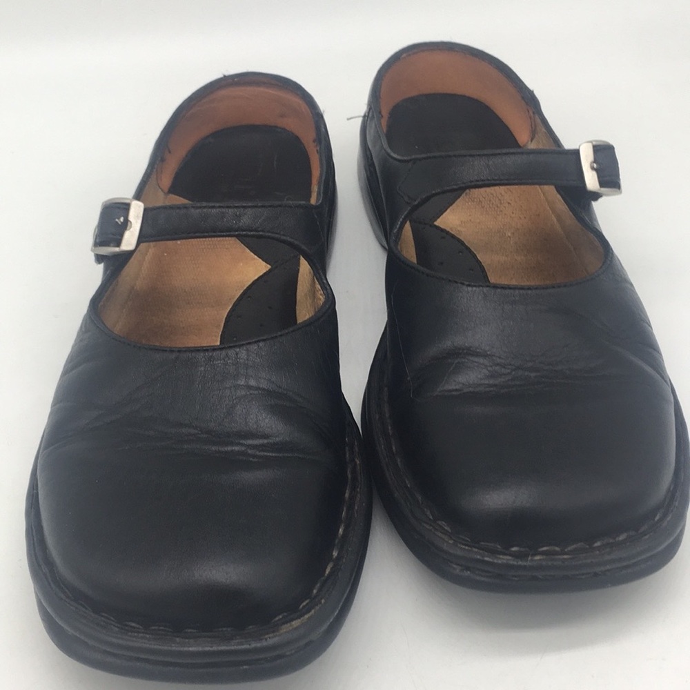 Born sz7 Black leather maryjanes
